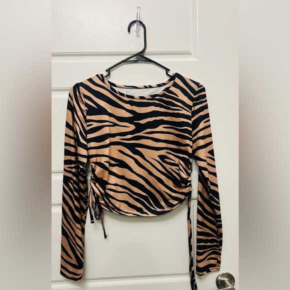 Top - Picture 2 of 2